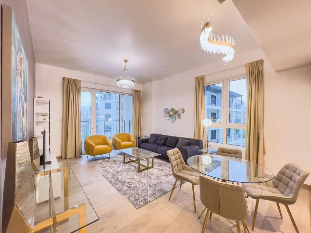 Lovely 2-Bedroom Vacation Home Near Beach Дубай Екстериор снимка